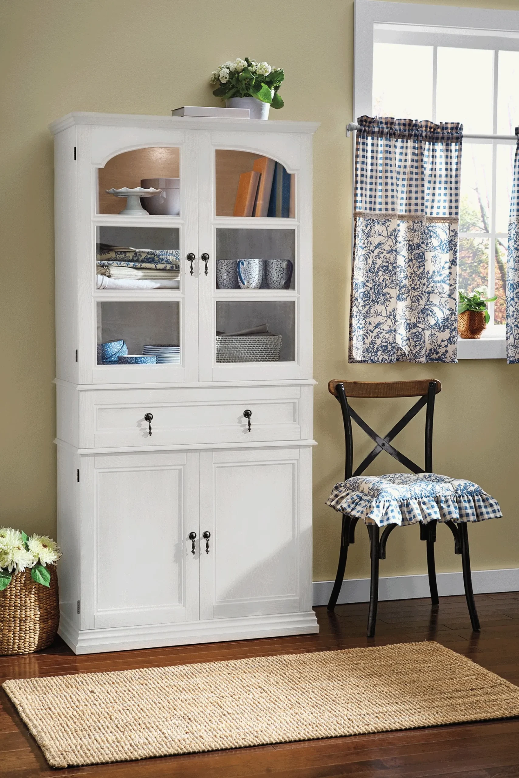 Arwen Cabinet with Built-In Lit Hutch