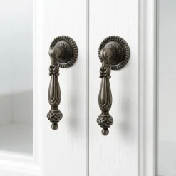 Arwen Cabinet with Built-In Lit Hutch