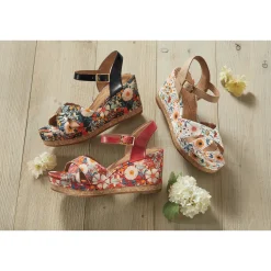 Clarks Chicly Genuine Leather Floral Sandal