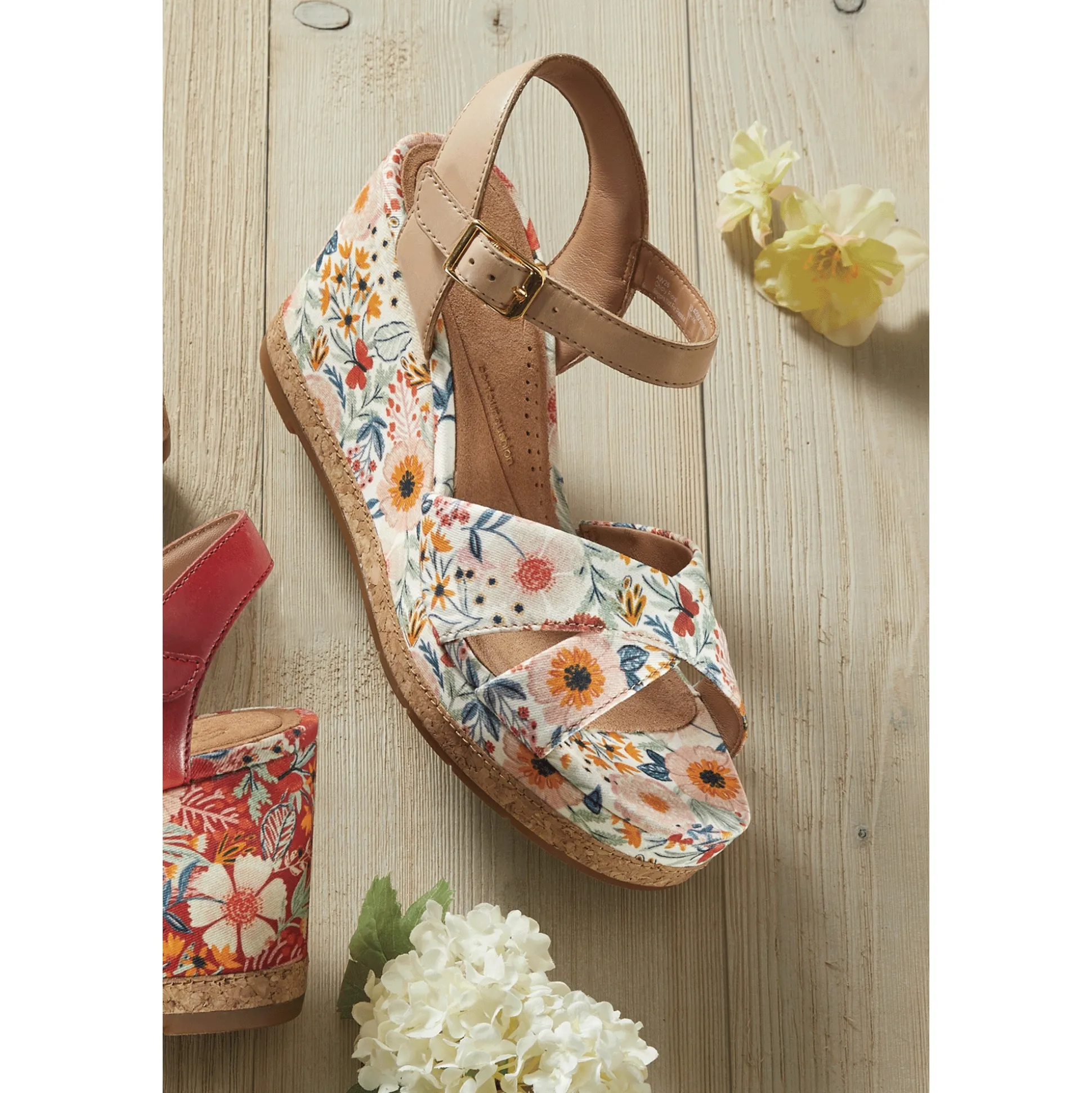 Clarks Chicly Genuine Leather Floral Sandal