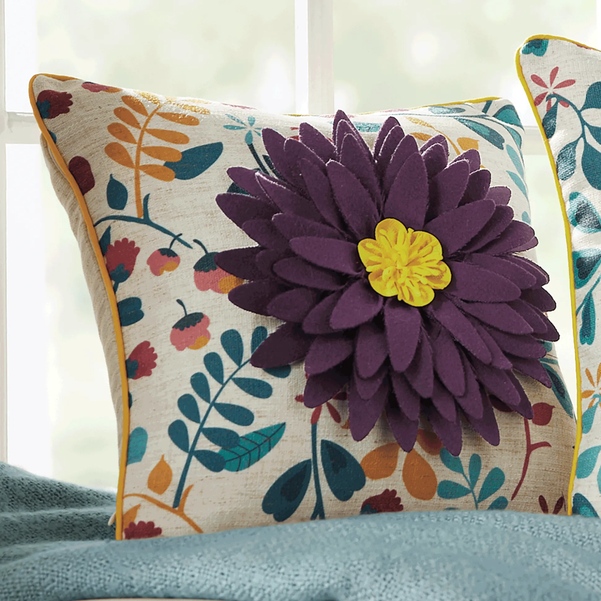 3-D Daisy Pillow Cover