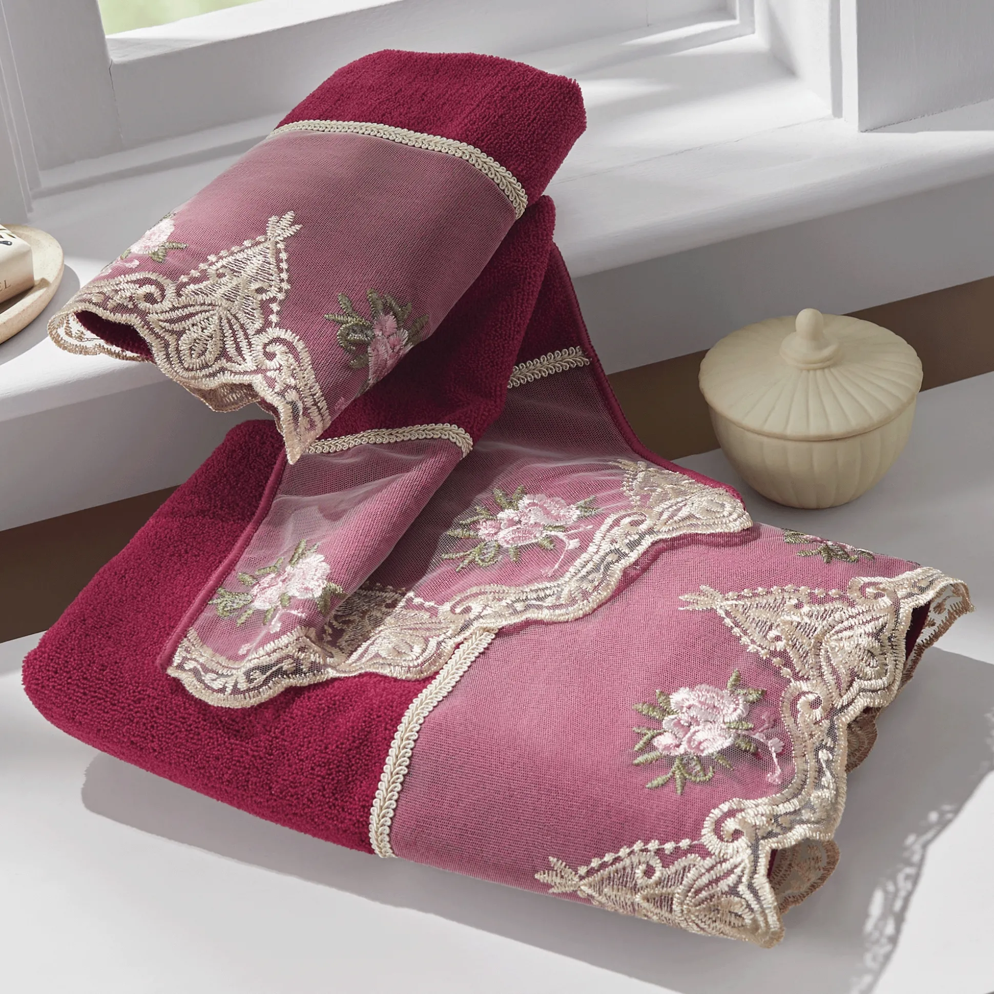 Elizabeth Lace Trim Towel Set
