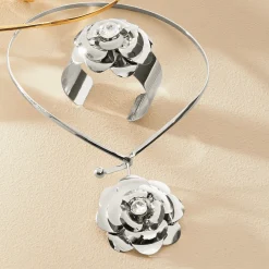 Floral Necklace & Bracelet Set