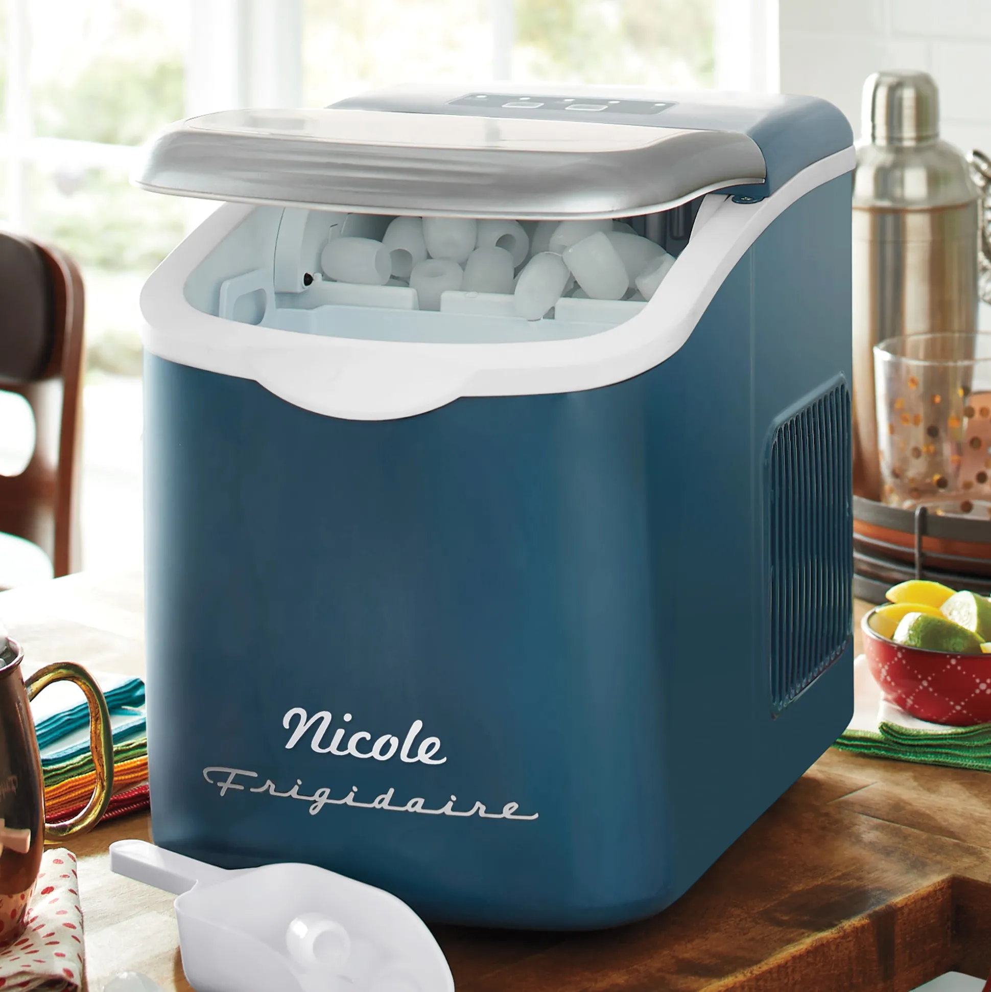 Frigidaire Personalized Retro 26-lb. Ice Maker
