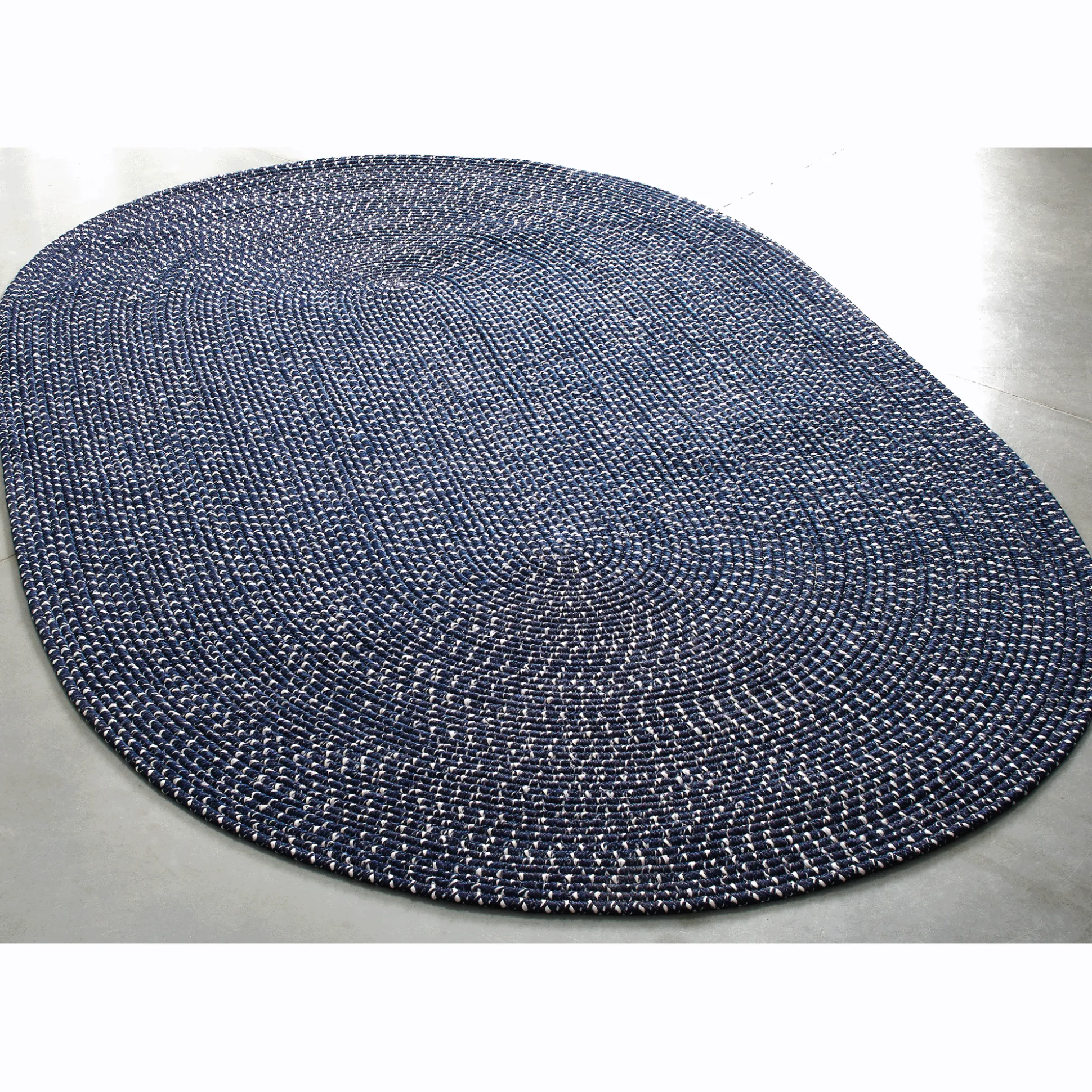 Indoor/Outdoor Sunny Braided Rug