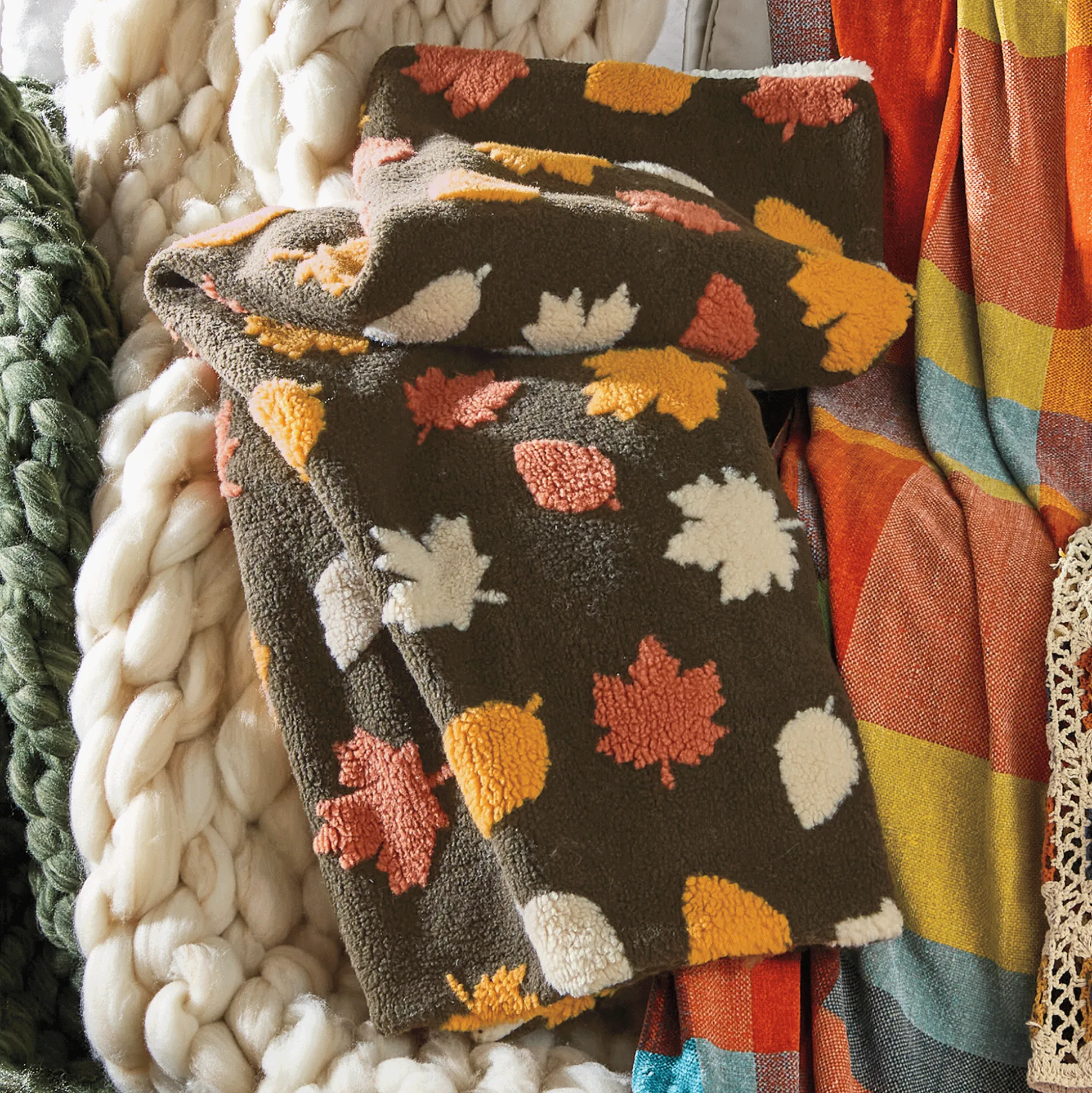 Jacquard Leaf Sherpa Throw