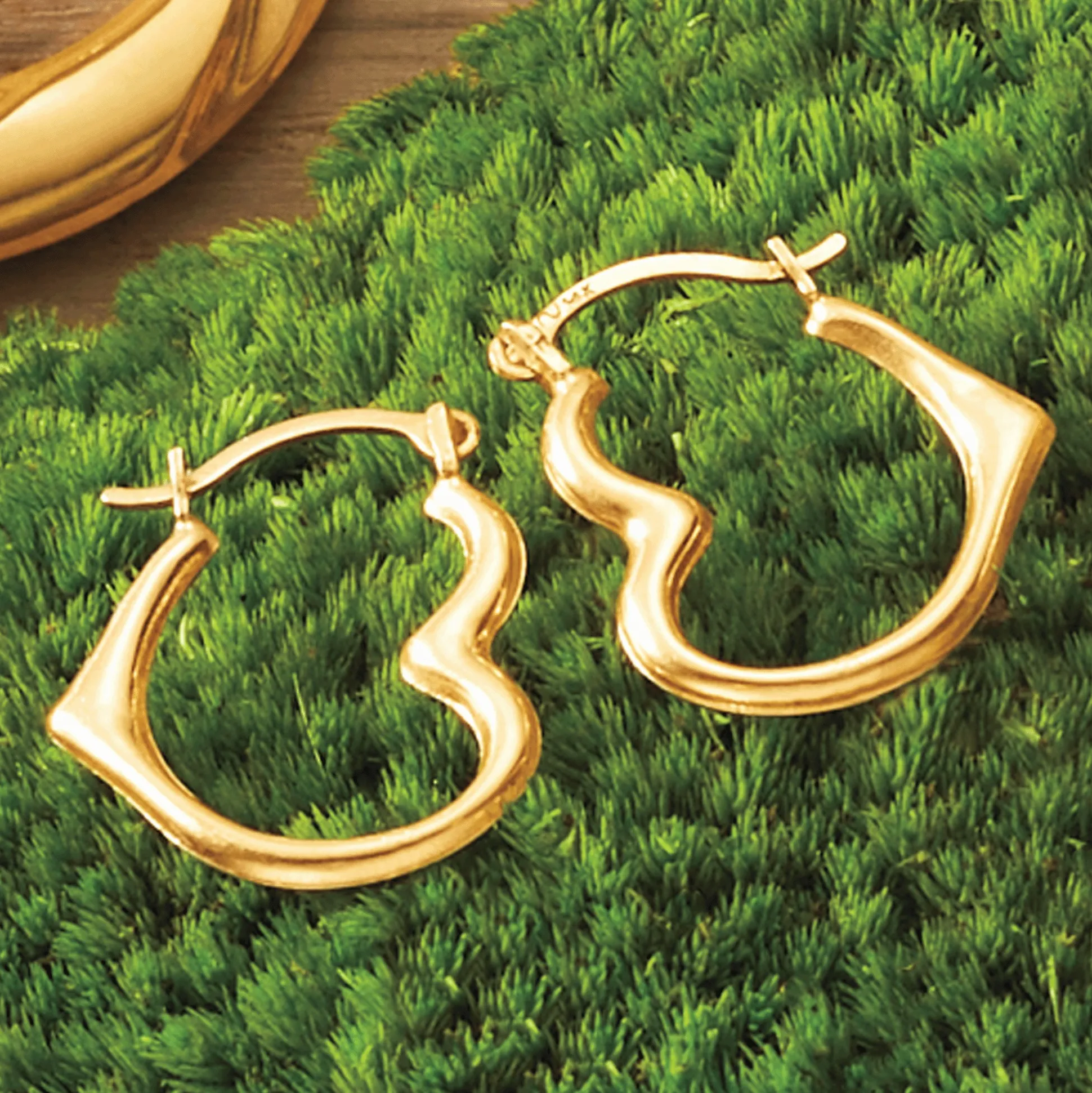 10K Gold Heart Petit Hoops