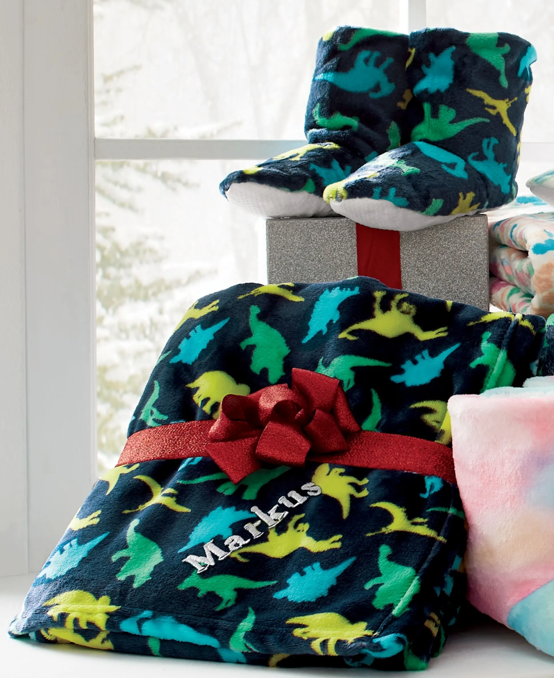 Kids Novelty Throw Blanket & Bootie Slipper Gift Set