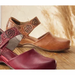 L'Artiste Gloss Pansy Mary Jane by Spring Step in Genuine Leather