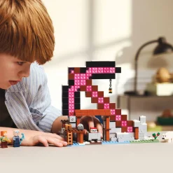 LEGO Minecraft The Pickaxe Mine