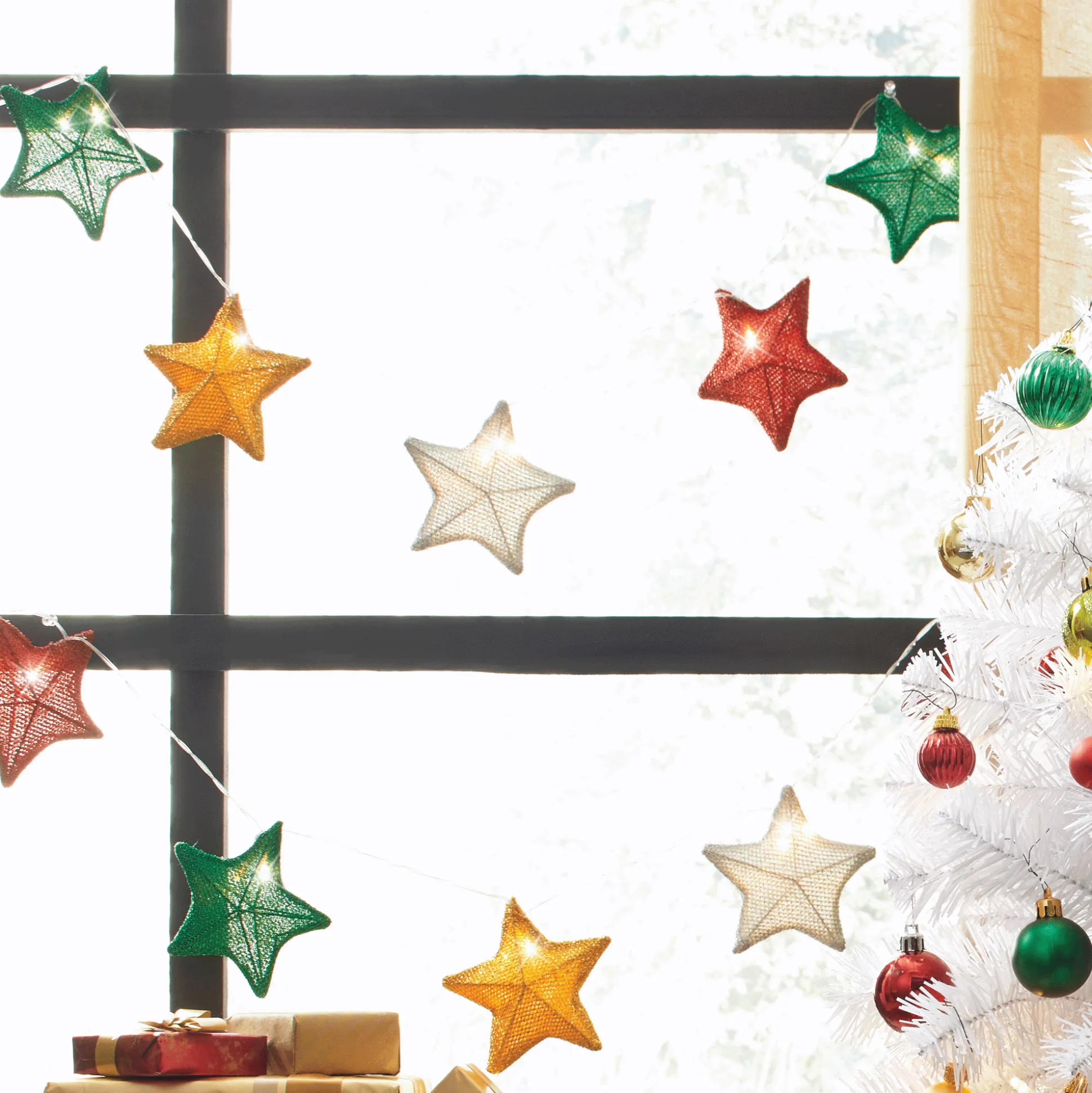 Lit 3-D Star Garland