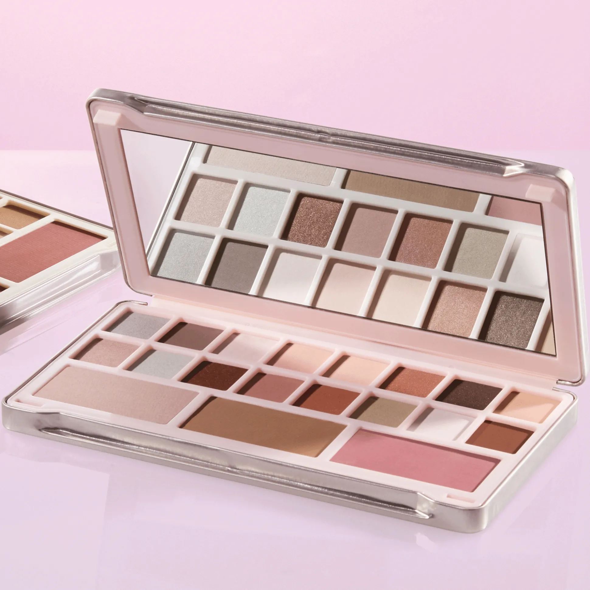 Michael Giordano Makeup Set with Tin Case