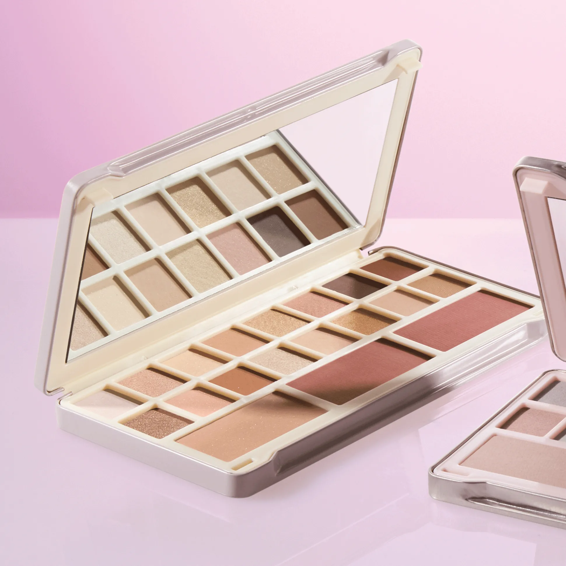 Michael Giordano Makeup Set with Tin Case