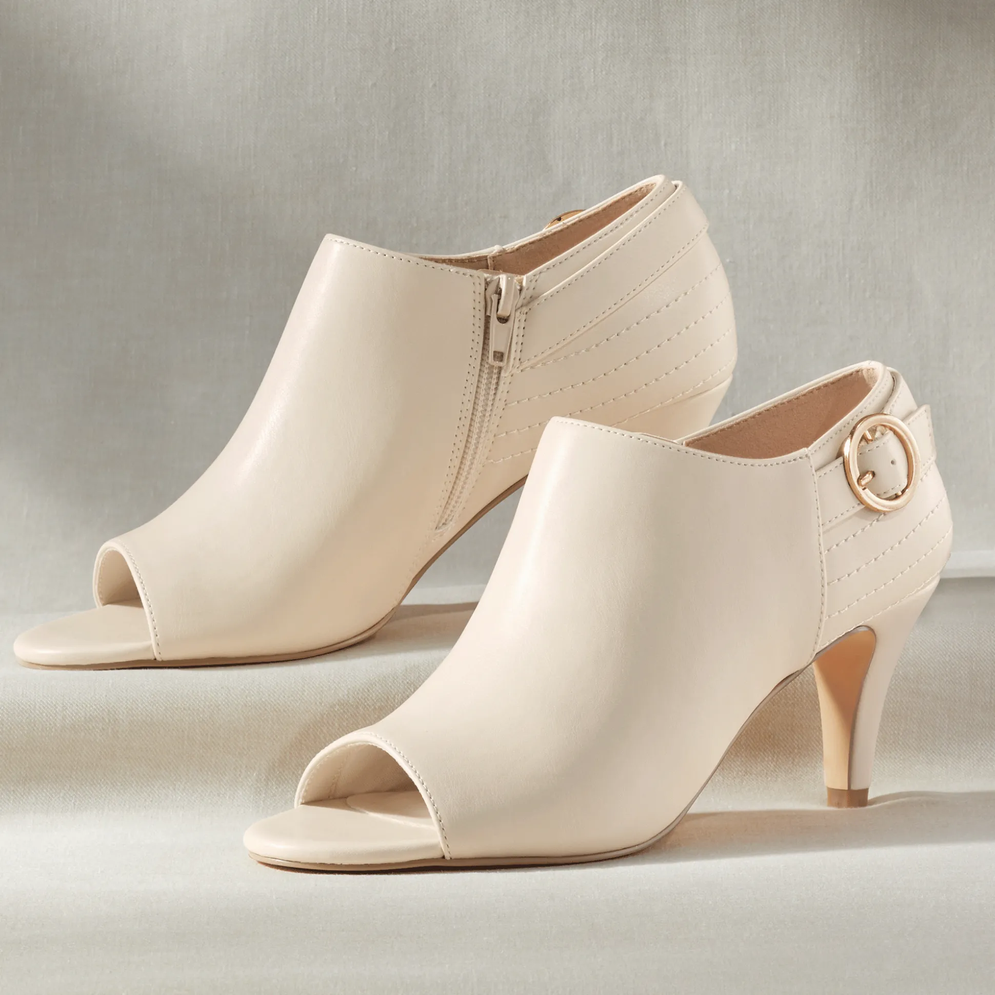 Peep-Toe Buckle Shootie