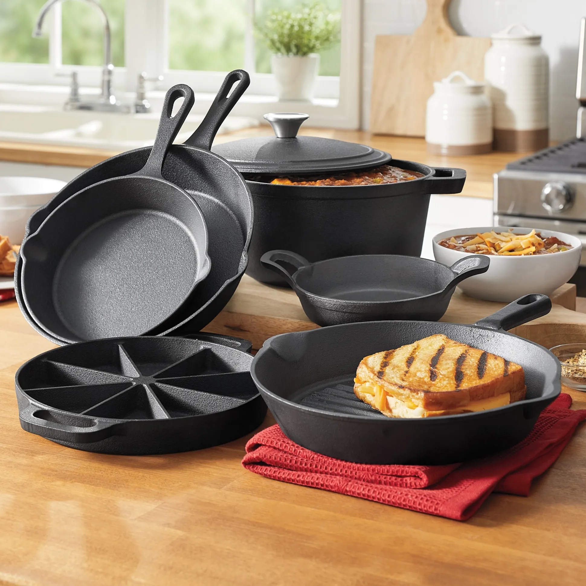 7-Piece Pre-Seasoned Cast Iron Cookware Set