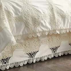 Scalloped Crochet Bedskirt