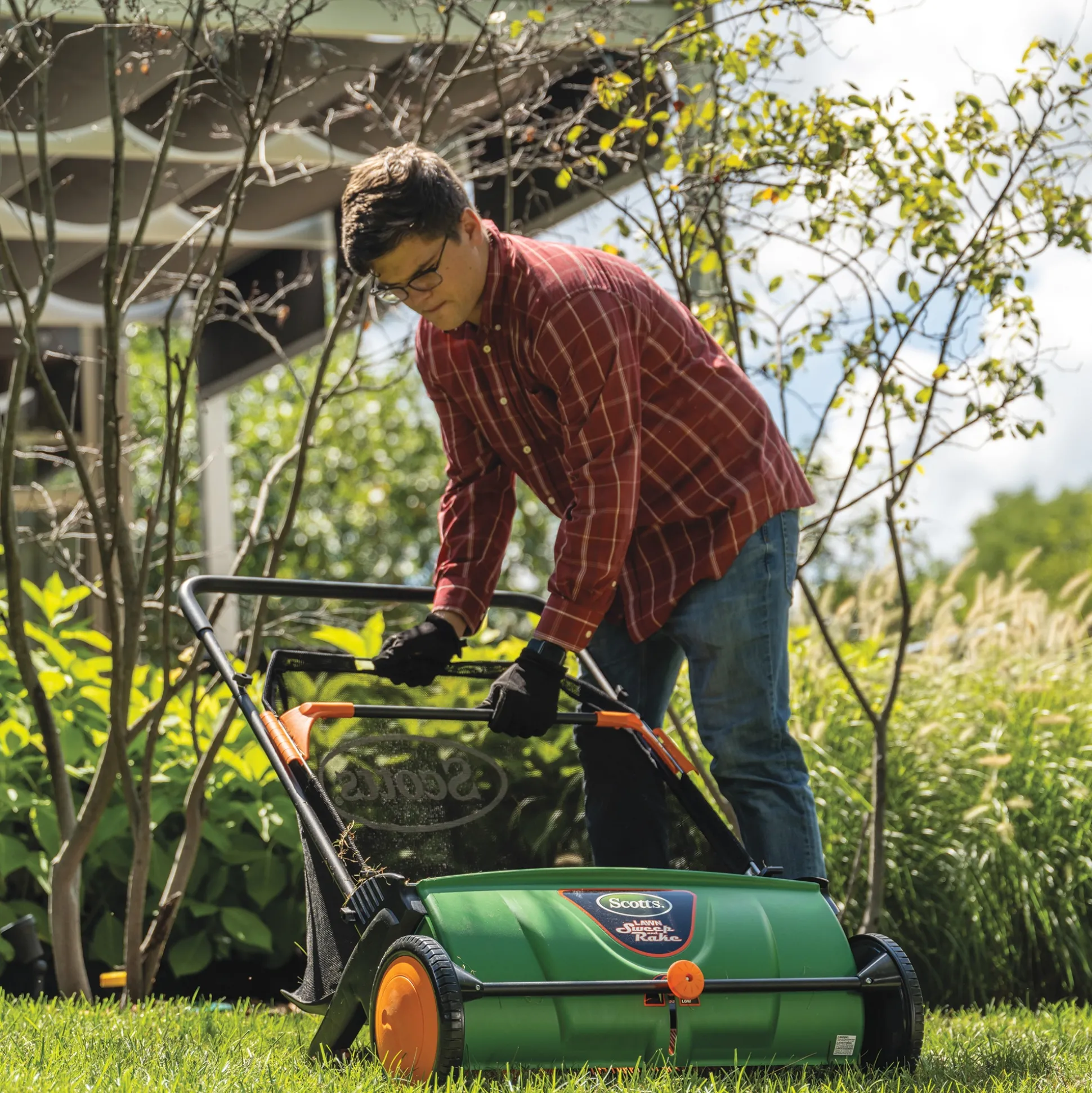 Scotts 26-Inch Push Lawn Sweeper