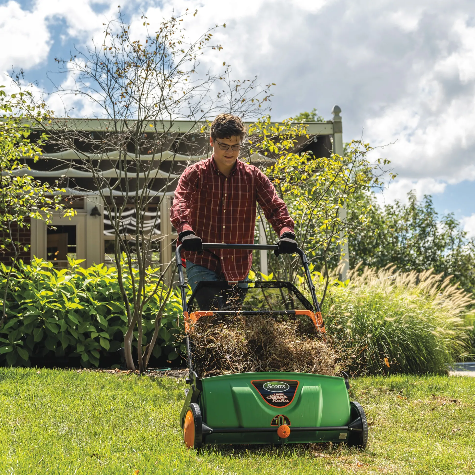 Scotts 26-Inch Push Lawn Sweeper