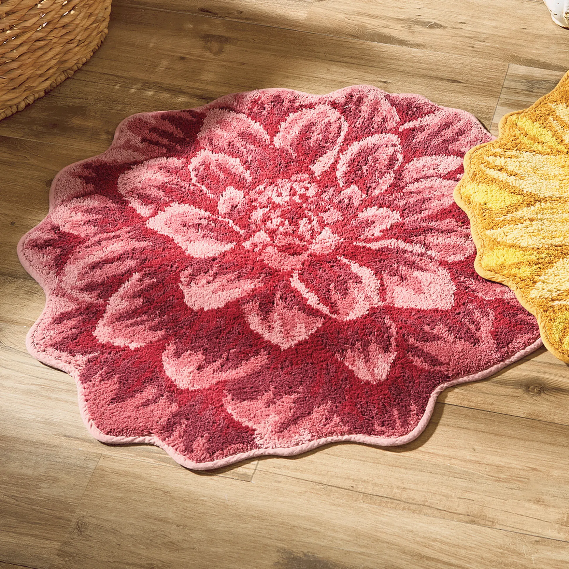 Sculpted Floral Cotton Bath Mat - 24" x 24"