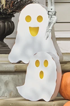 Set of 2 Outdoor Metal Ghosts