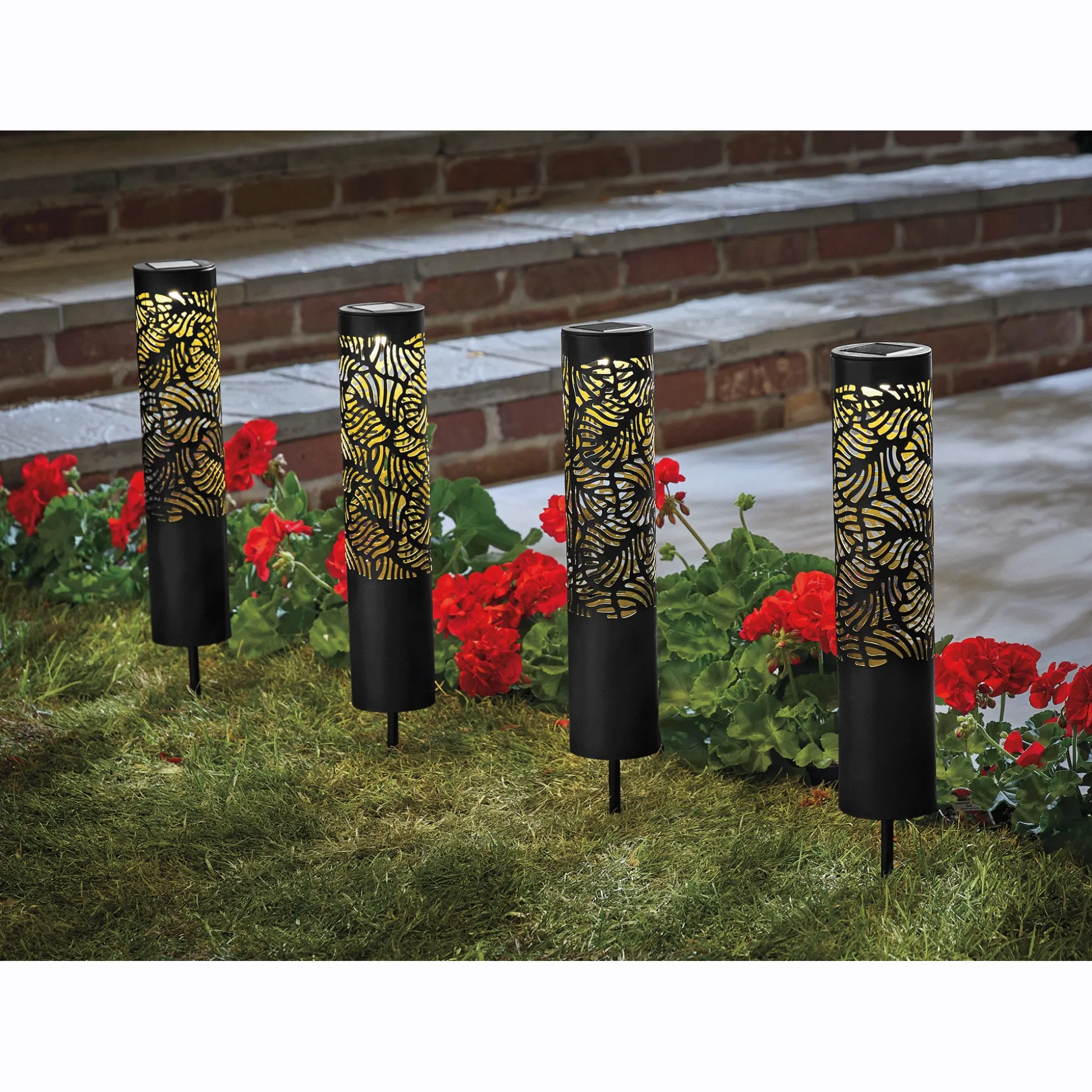 Set of 4 Solar Leaf Garden Pillars
