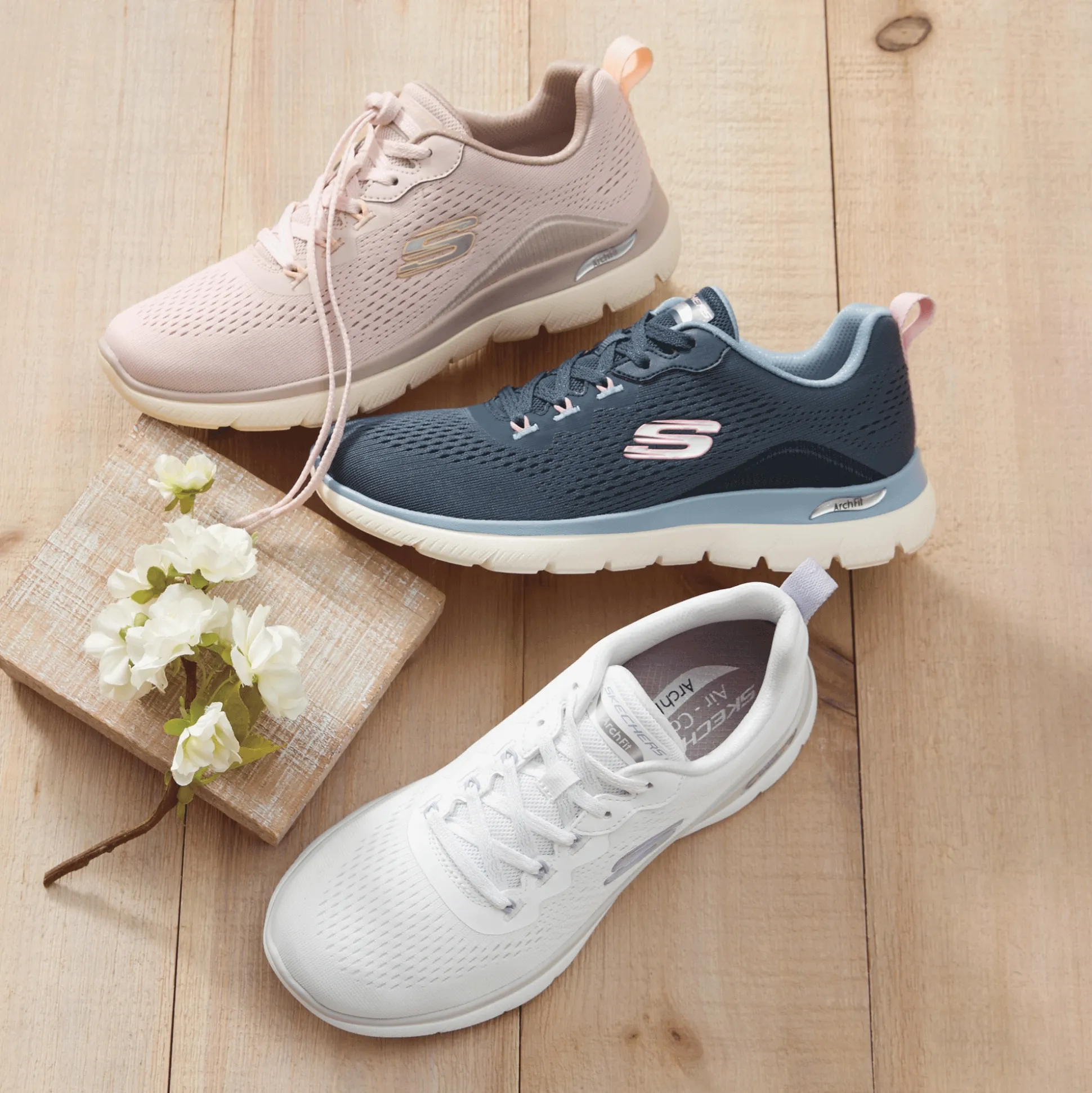 Skechers Women's Arch Fit Summits Lace-Up