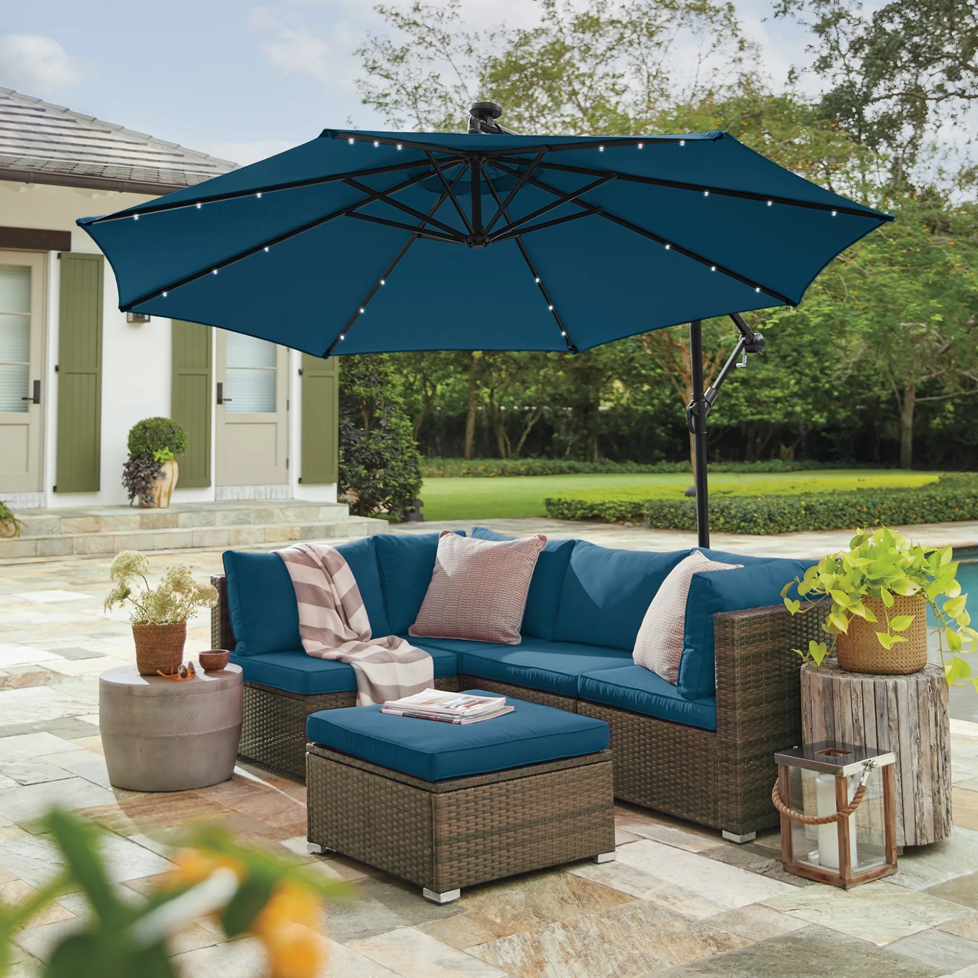 10' Solar Lit Offset Umbrella