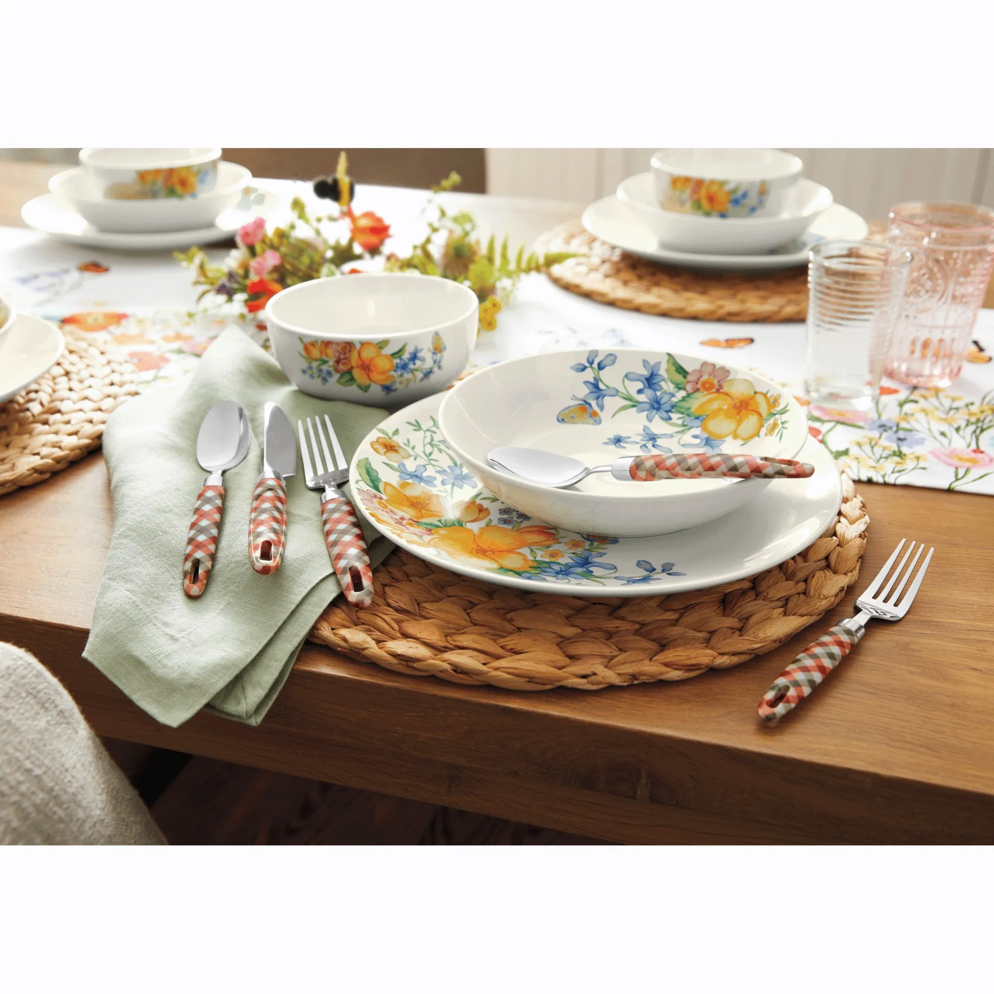 Studio Nova Anna 18-Piece Dinnerware Set