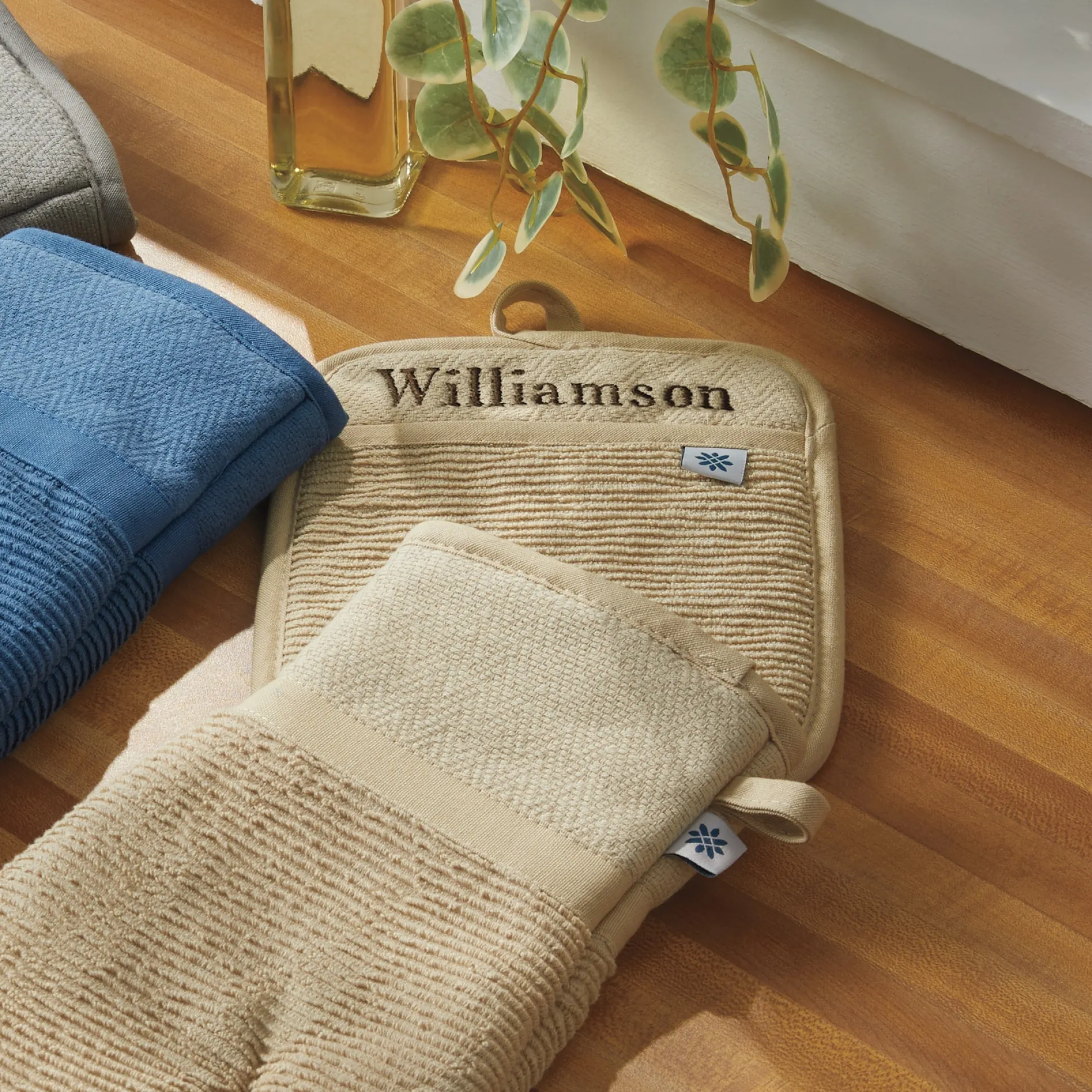 Tatum Potholder and Oven Mitt Set