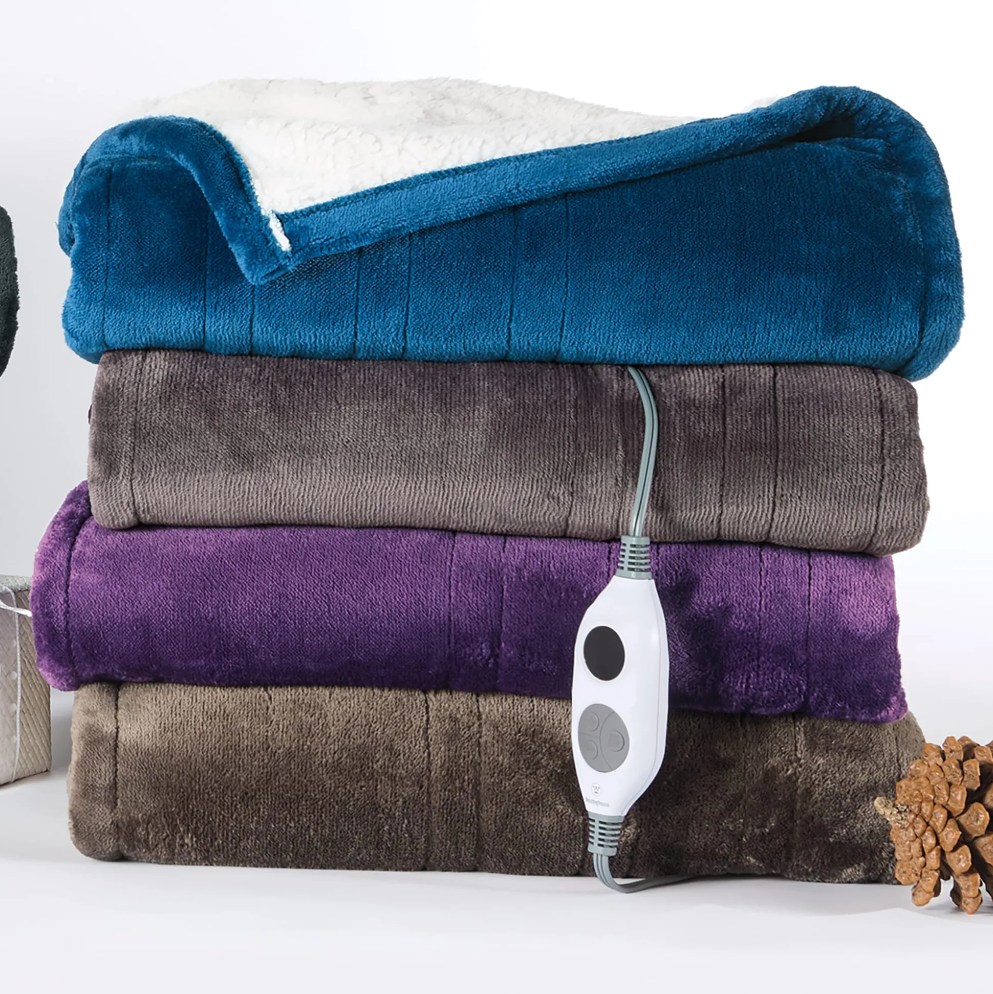 Westinghouse Reversible Fleece to Sherpa Heated Throw, Plush