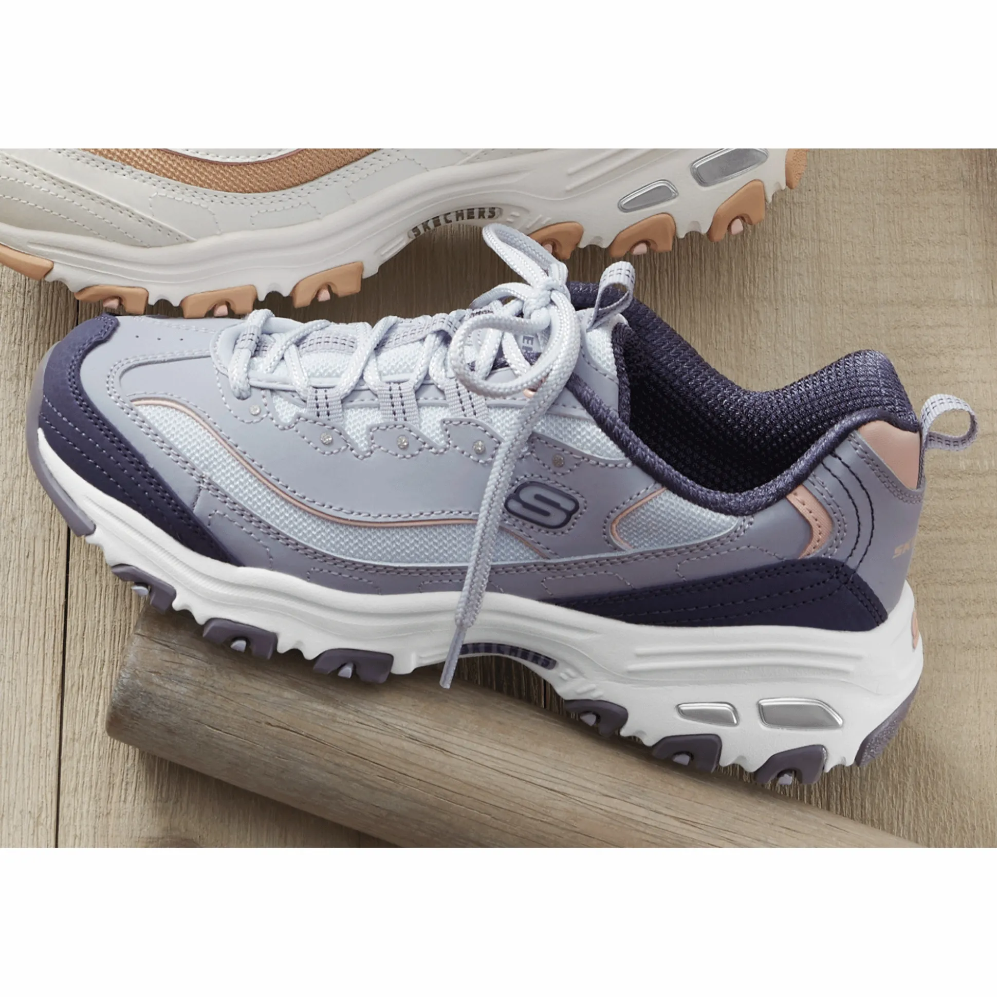 Women's Skechers D'Lites Popular Vote Shoe in Genuine Leather